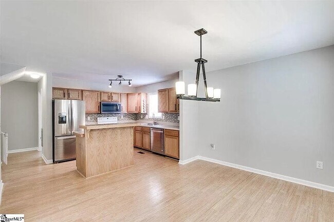 Building Photo - 331 Woodlark St