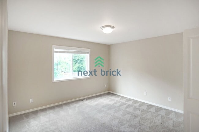 Building Photo - Stunning 3-Bedroom, 3.5-Bathroom Home in Desirable Woodinville
