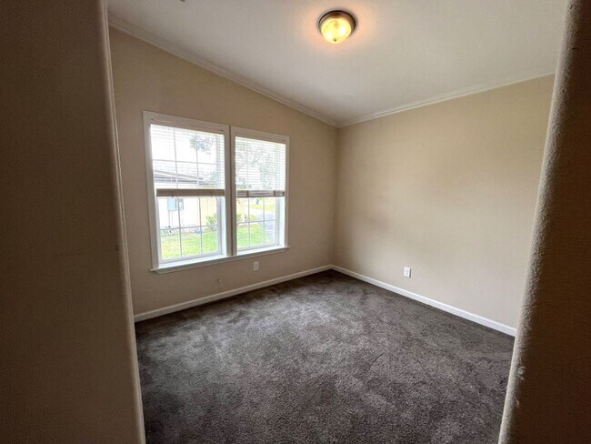 Building Photo - 146 Highland Dr