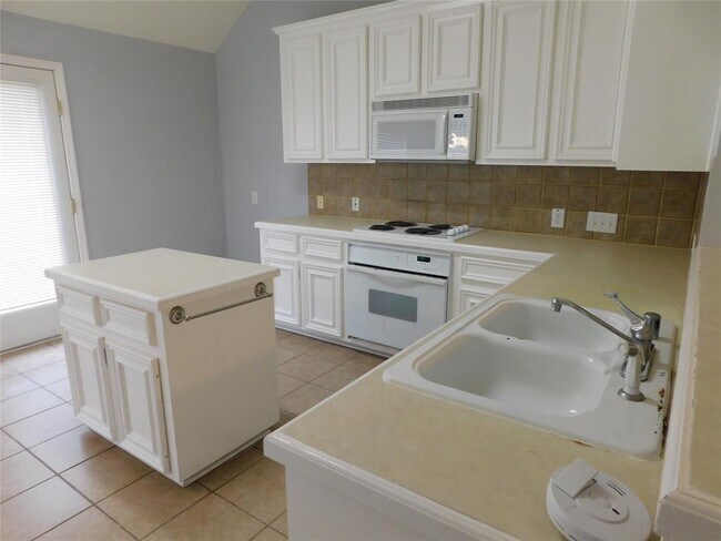 Building Photo - 4211 Creek Hollow Ln
