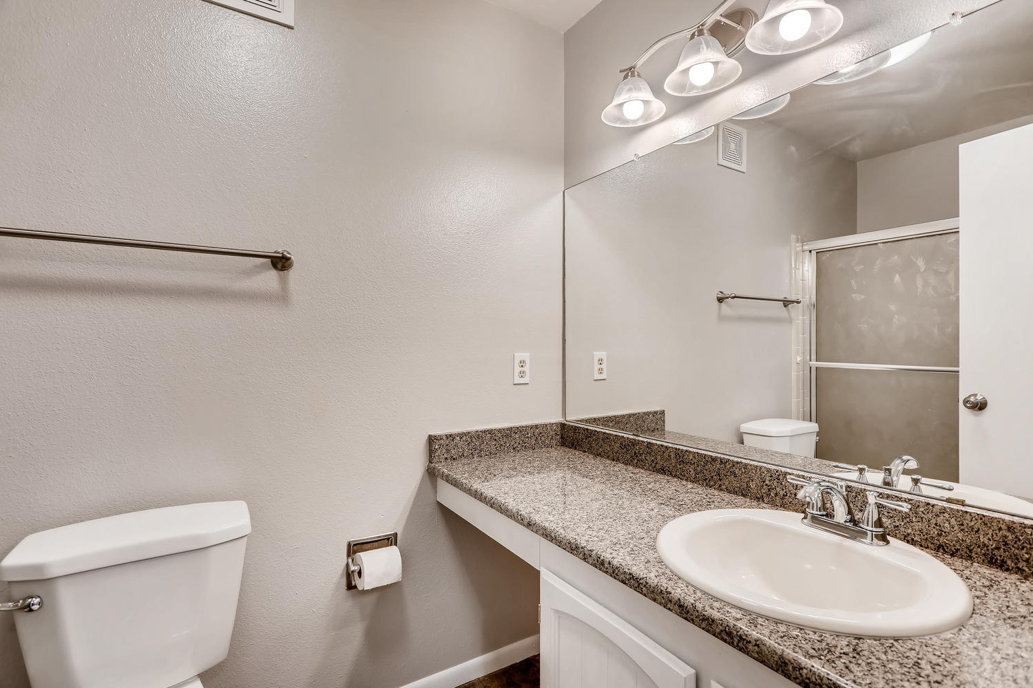 Secondary Bathroom - 14438 E 1st Dr