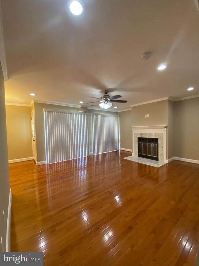 Building Photo - 7212 Donnell Pl