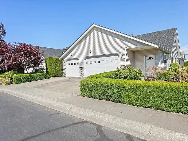 Building Photo - 2296 James Cir