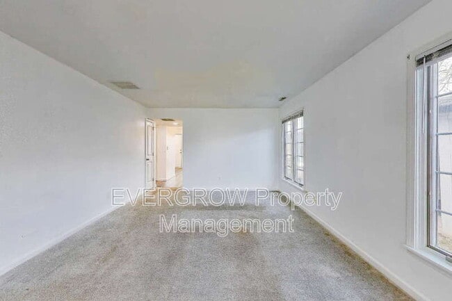 Building Photo - 142 N 7th Ave