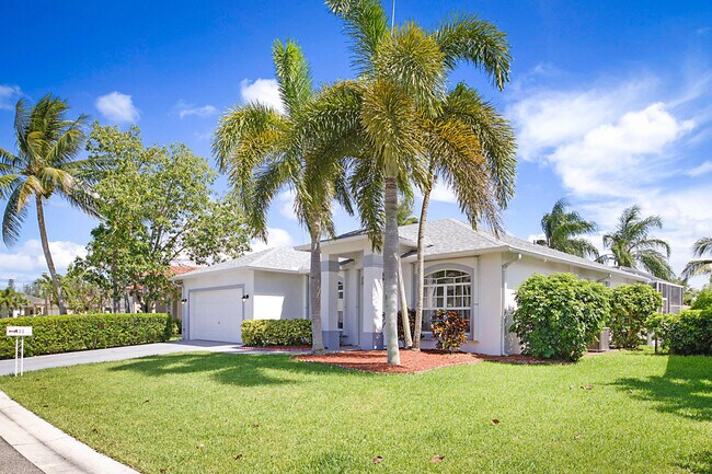 Building Photo - 1422 Fairway Cir
