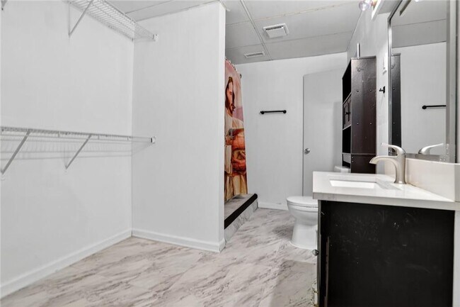 Building Photo - 2817 Thornridge Dr