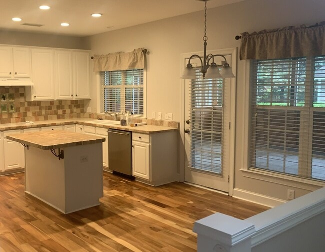 Building Photo - 11106 Knight Castle Dr