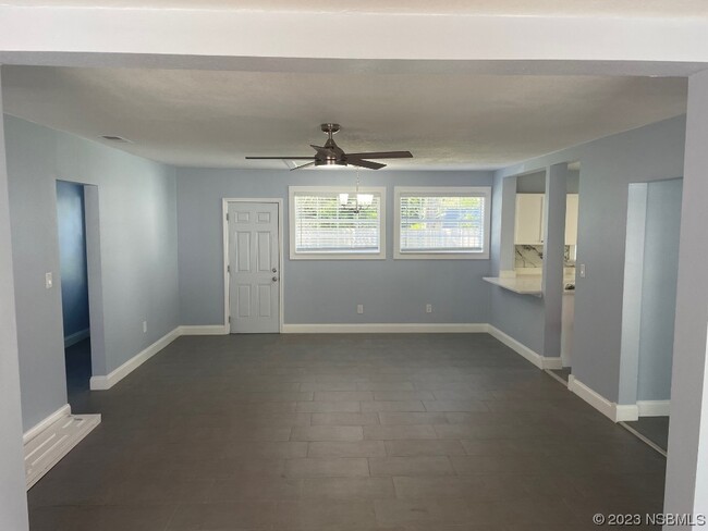 Building Photo - 255 Oak Ln