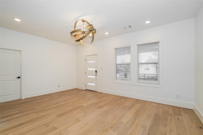 Building Photo - 231 Grace St