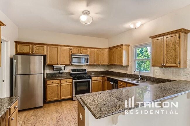 Building Photo - 1720 Westbury Dr