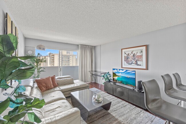 Building Photo - Ala Wai TH 1902