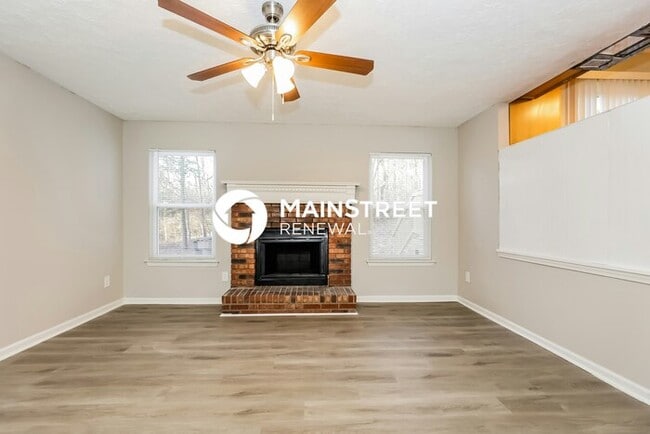 Building Photo - 4 Bedroom Pet-Friendly Home in Antioch, TN with Main Street Renewal