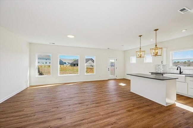 Building Photo - 105 Clearwater Dr