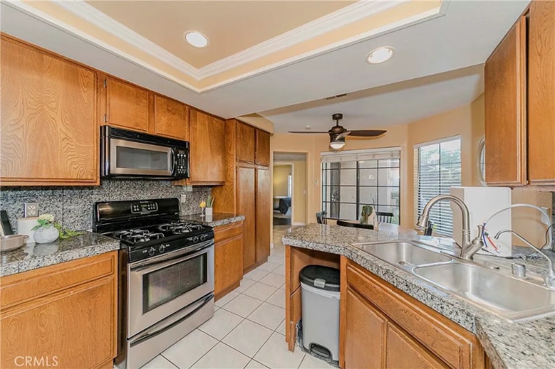 Building Photo - 2410 Plaza De Vista