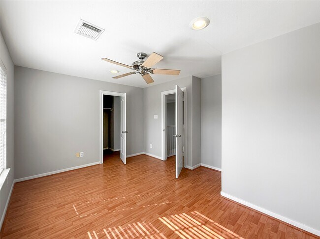 Building Photo - 1762 Lakeside Enclave Dr