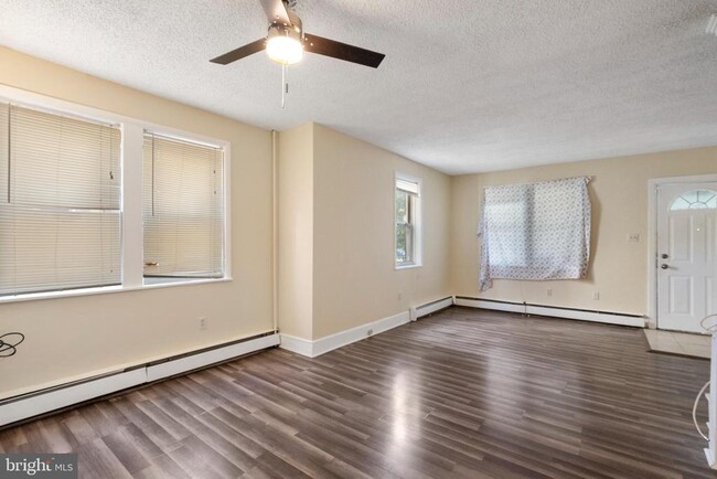 Building Photo - 642 Manor Rd