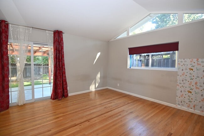 Building Photo - Updated Sunnyvale Beauty, 3/2 with AC