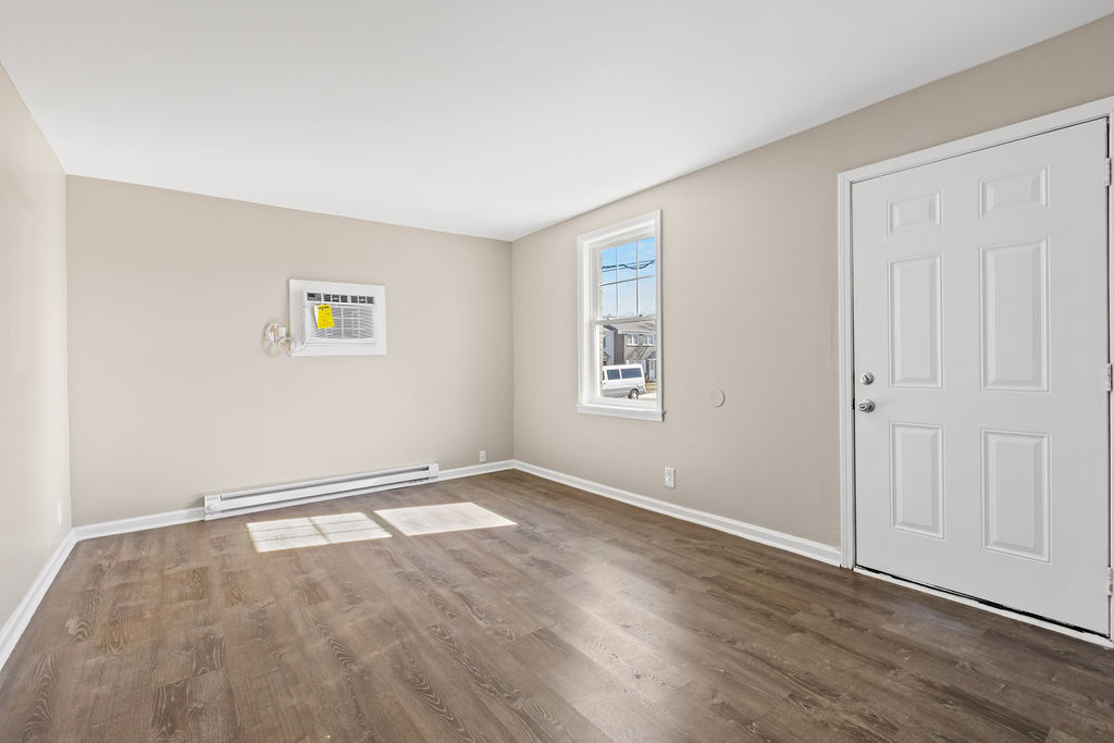 living area - 335 Grace St