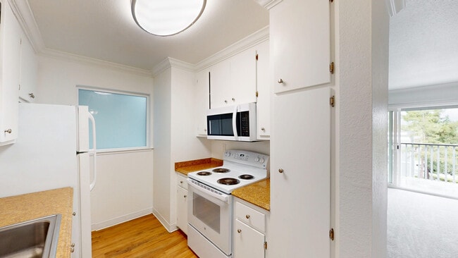 Building Photo - 521 Alameda del Prado