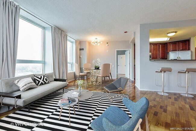 Building Photo - 600 N Kingsbury St