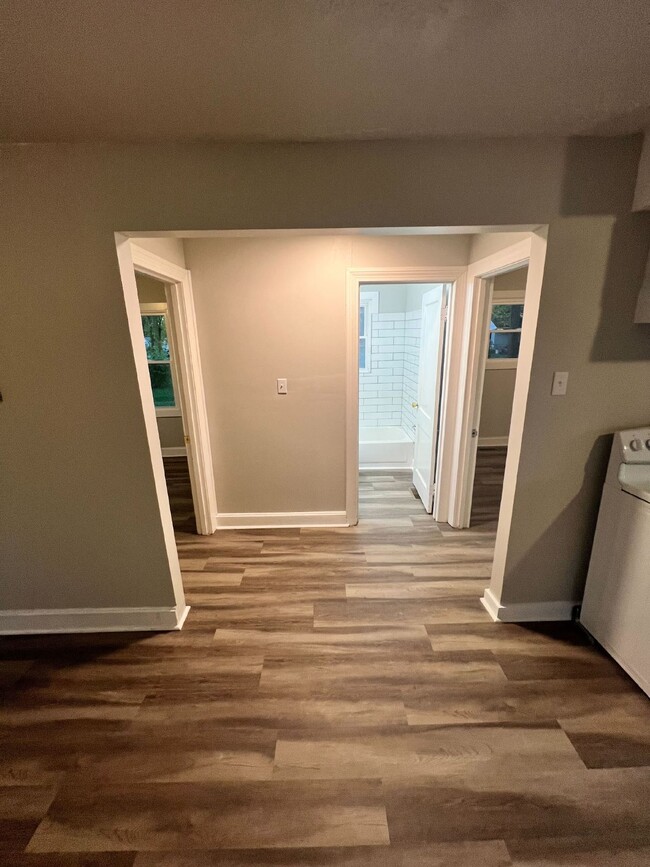 Building Photo - Newly Remodeled Cozy 2-Bedroom Home in Lou...