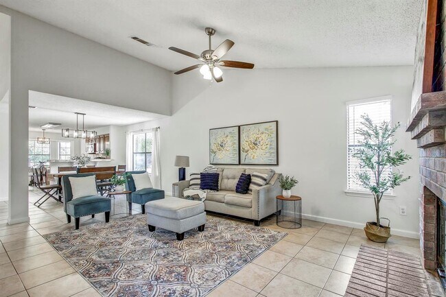 Building Photo - 17516 Klamath Falls Dr
