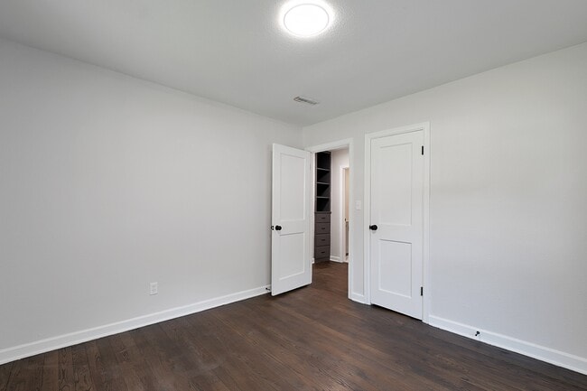 Building Photo - 828 S Pershing St