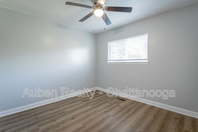 Building Photo - 2806 Silverdale Rd