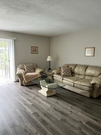 Building Photo - 1836 Colonial Village Way