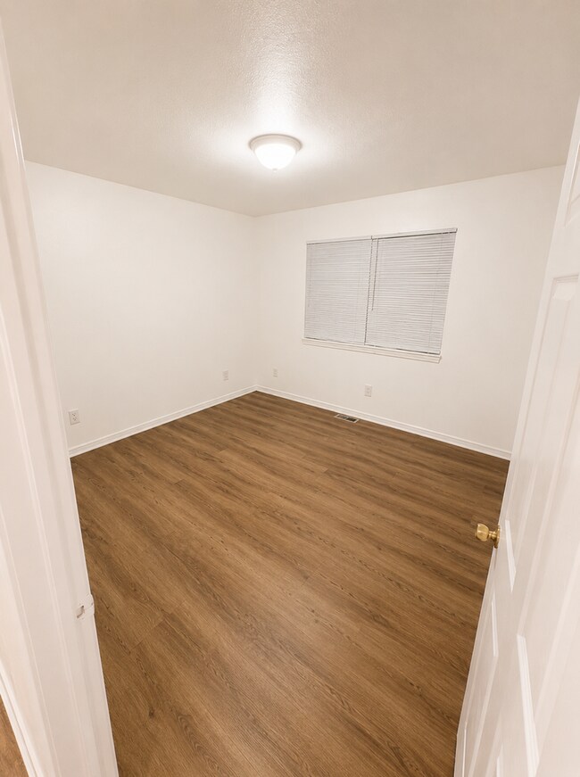 Building Photo - 2893 Crystal Lake Dr