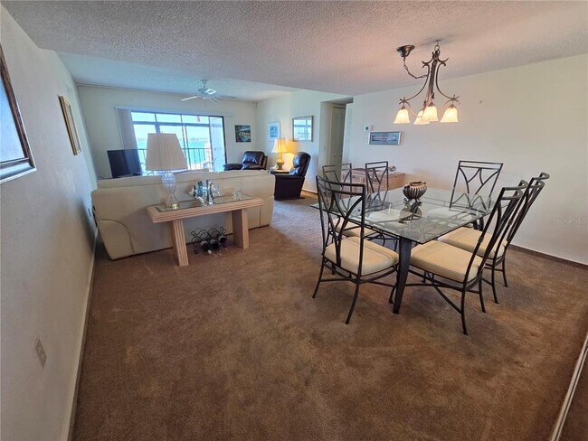 Building Photo - 7700 Sun Island Dr S