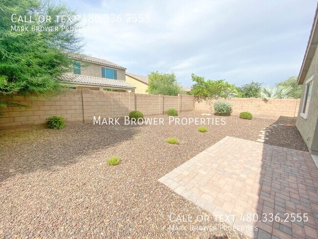 Building Photo - 3842 E Alfalfa Dr