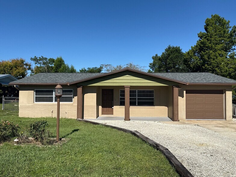 Building Photo - 90 S Davis St