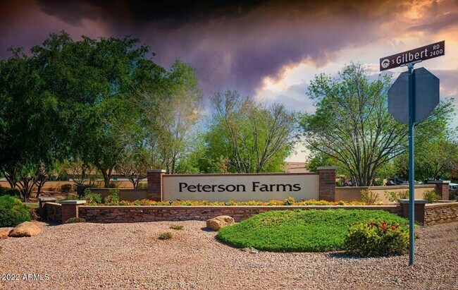 Building Photo - 3124 E Sparrow Pl