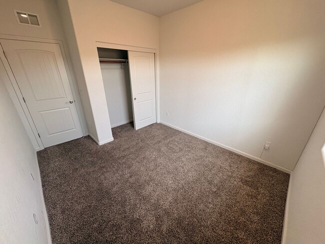 Building Photo - 947 W Payson Ave
