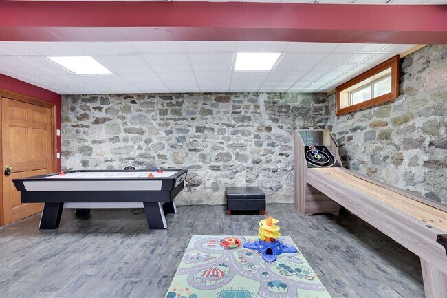 Building Photo - One of a kind Castle on the Hill for Rent! Minimum 1 month lease