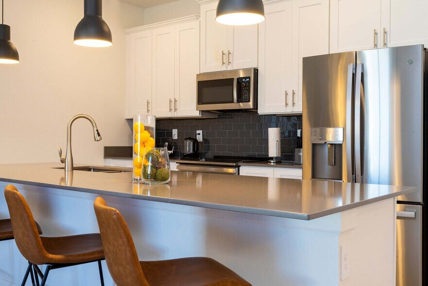 Building Photo - 4379 Scene Ln