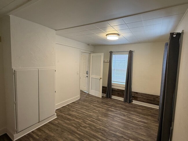 Building Photo - Downtown Bend Darling Cottage – Walk to Everything!