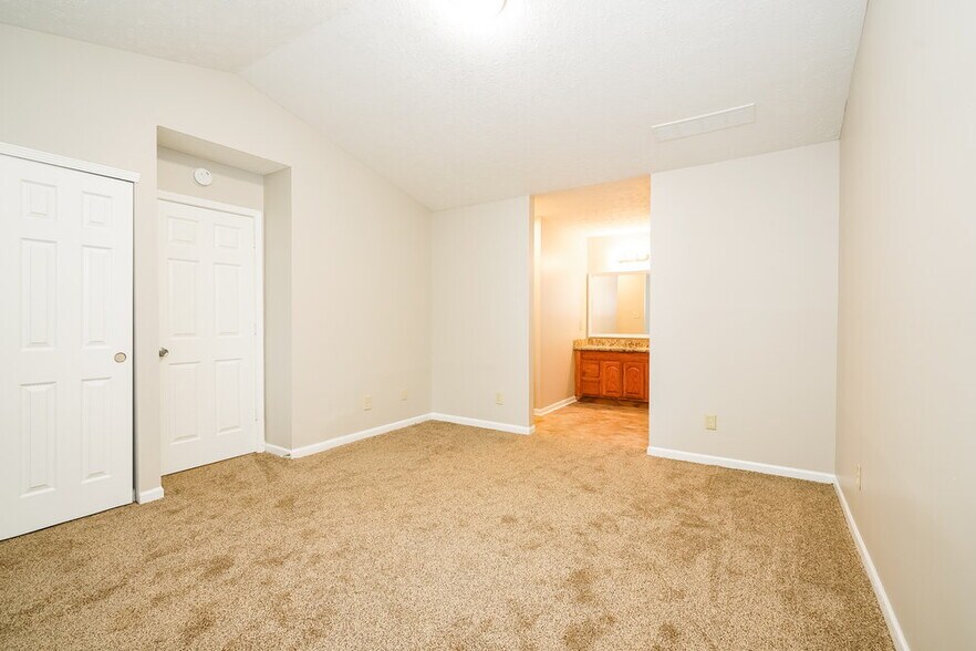 Building Photo - 2815 Sunnyfield Ct