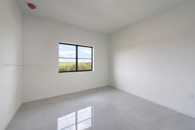 Building Photo - 1350 NW 2nd St