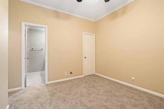 Building Photo - 505 Bellevue Pl
