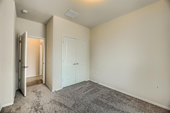 Building Photo - 10001 Pinnacle Crest Loop