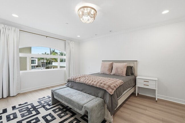 Building Photo - 424 N Broadway