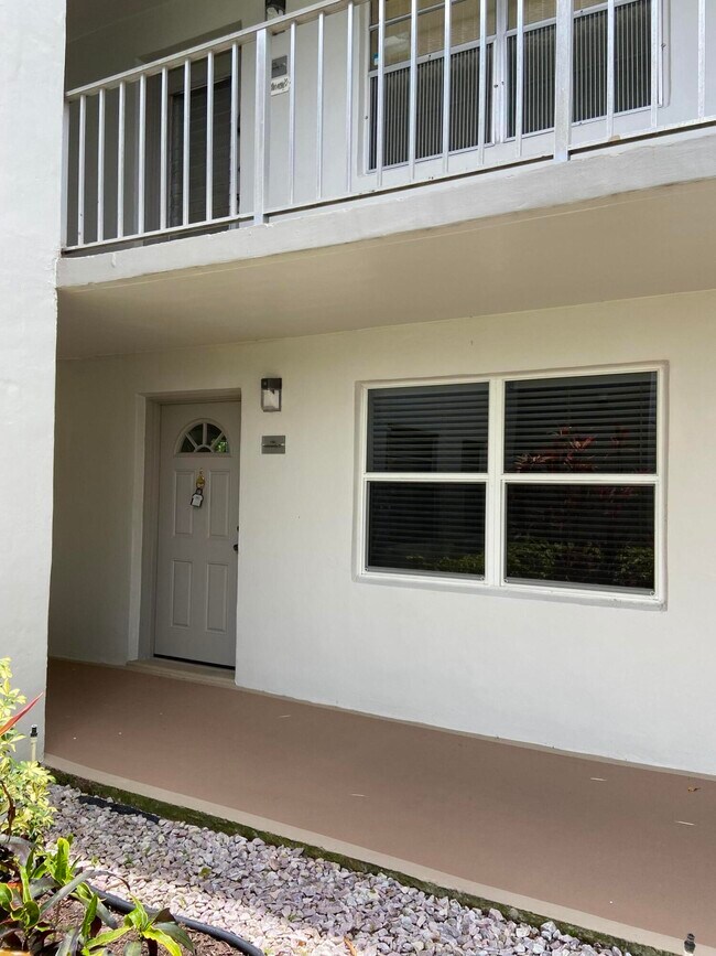 Building Photo - 148 Normandy Ln