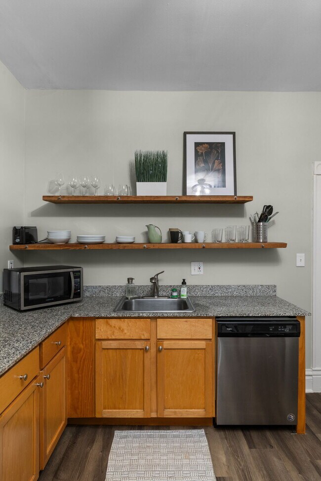 Building Photo - 2819 Shenandoah Ave