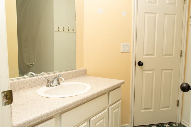 Building Photo - 97 Penhurst Pl
