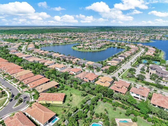 Building Photo - 8855 Watercrest Cir W