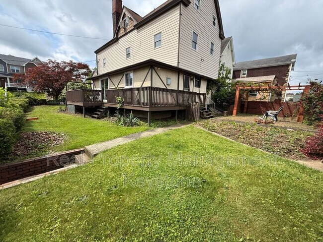 Building Photo - 705 E 18th Ave