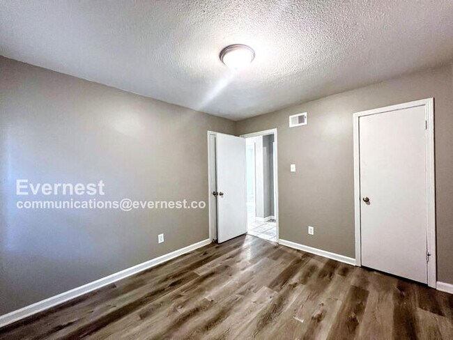 Building Photo - 6335 Southbridge Dr