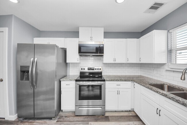 Building Photo - 618 Maple Way St